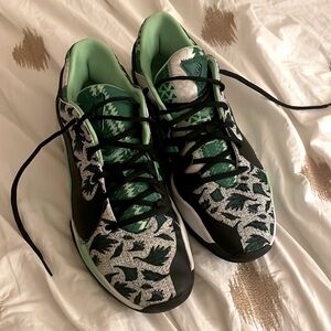 Nike Giannis Freak sneakers